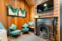 Sun-Kissed Forest Garden Hotel a 