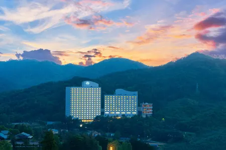 Hotel Associa Takayama Resort (JR-Central Hotels) Отели рядом с достопримечательностью «Takayama Jinya»
