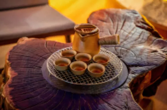 青墨年華ユースホステル（鐘樓地下鉄駅）