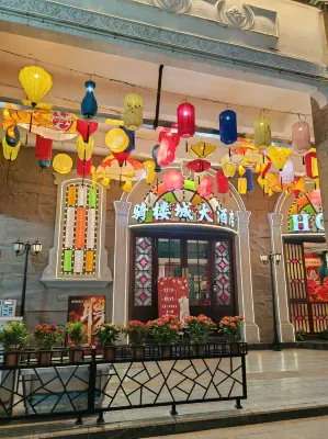 Qilou Town Grand Hotel (Wuzhou Qilou Town Scenic Area) Hôtels à : Qiloucheng Traditional Food Street