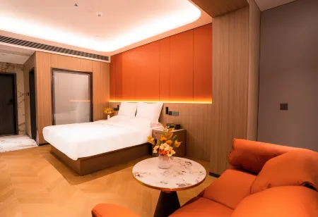 Fenghua Oriental · High-altitude City View Smart Hotel (Suqian Baolong Square Store) Отели рядом с достопримечательностью «Suqian University»