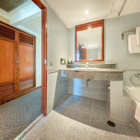 Royal Benja Hotel - Family Friendly Hotel