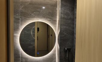 Fangchenggang Luming Homestay (Taohuawan Plaza)