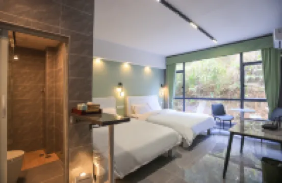 The castle at the foot of Wangjun Mountain