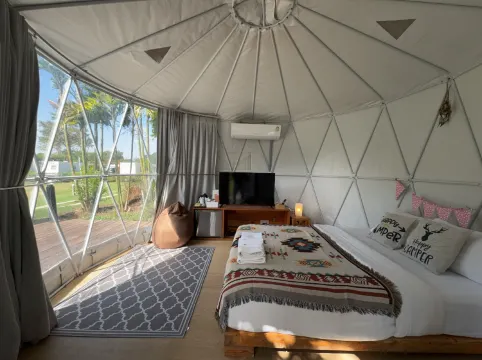 เยิร์ตเต็นท์วิวสระน้ำ (Yurt Tent)