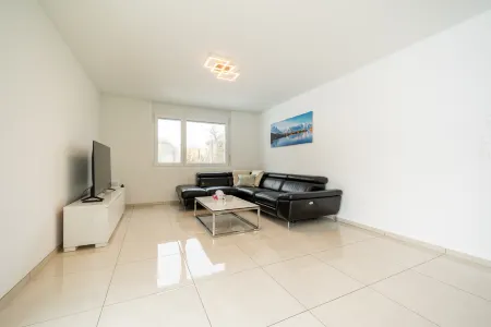 Peaceful Swiss Retreat | Parking + Private Balcony Отели в г. Зафенвиль