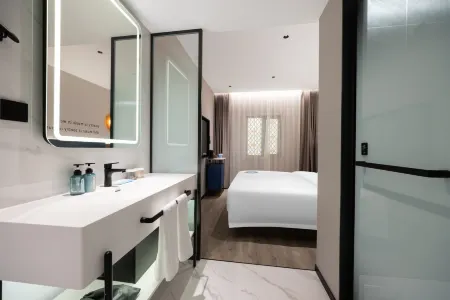 Mannsic Hotel (Beijing Guomao Chaoyang Road Branch) Отели рядом с достопримечательностью «Coche Town Automobile Culture Creativity Industrial Park»