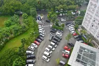 Lorin Syariah Solo Hotel - parking