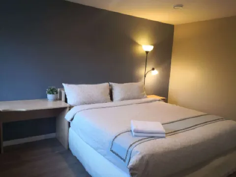 Vancouver airport hostel Hotels near City Centre Community Centre