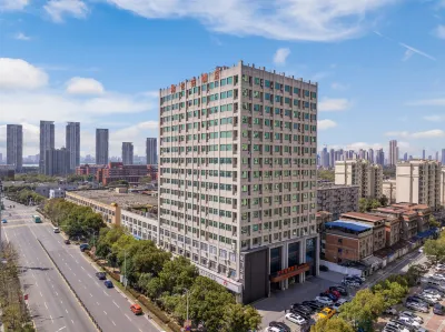 Vienna 3 Best Hotel (Nanchang Qingshan Lake Minyuan Road West Subway Station Branch) Hotels near Hengda Commercial Plaza