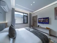 Orchid Fragrance · Encounter Hotel - balcone