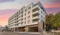 Beautiful 1 BR in LA| Gym & Pool | 10Mins to Cedar Hotels in 