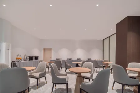 CoreSpot Qiuyue Lake Resort (Chongzuo Daxin County People's Government Detian Square Branch) Отели рядом с достопримечательностью «Dragon Palace Fairyland»