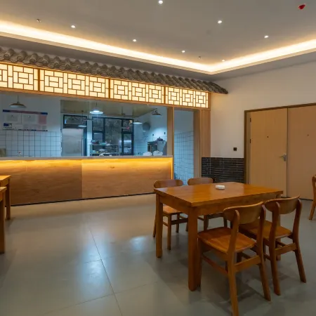 Yanlin Hotel (Xifeng Station)