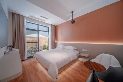 Jinju Homestay (72 Wonder Tower West Railway Station) Hotels near Zhangjiajie Window Geological Museum