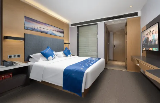 雅斯特酒店（咸寧通山縣月亮灣商貿廣場水岸花園店）