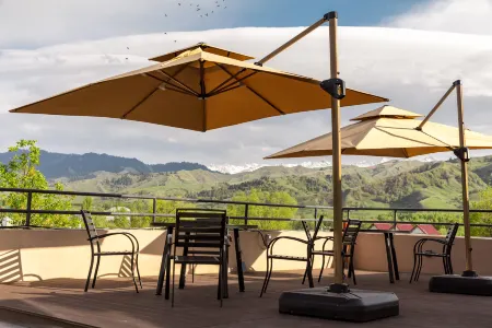 Yixi Xiaozhai Natural Oxygen Bar Homestay in Nalati Отели рядом с достопримечательностью «Nalati Raspberry Town»