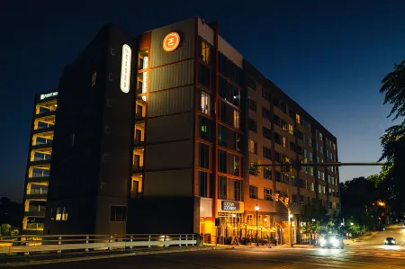 The Casso, Raleigh, A Tribute Portfolio Hotel Отели рядом с достопримечательностью «Уэйк Крисчен Академи»