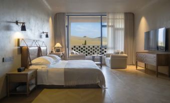 Dunhuang Yinshanji Homestay (Mingsha Mountain and Crescent Moon Spring Scenic Area)