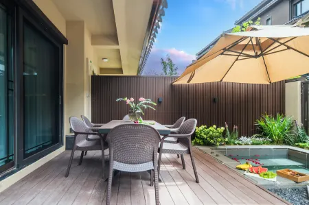 Private Onsen Hot SPring Villa Resort Отели рядом с достопримечательностью «Eye of Mount Taibai»