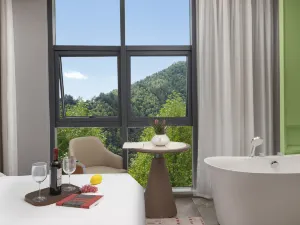 Xiuwen Shengzhi Grand Hotel