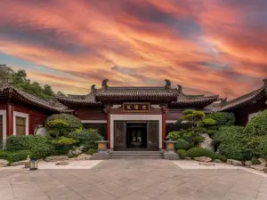 HUAQING PALACE RESORT & SPA