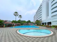 Sunlake Waterfront Resort & Convention Jakarta - Beach
