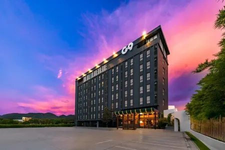 G9 HOTEL Kanchanaburi Отели рядом с достопримечательностью «Pakprak Road»