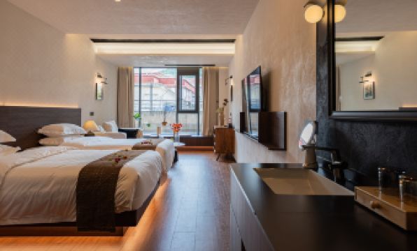 Kangding YeKe Yeke Hotel (Love Song Square)