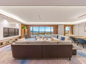 Hami Yizhou Huakai International Hotel