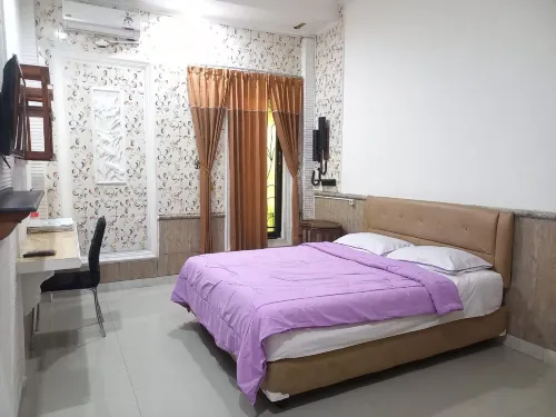 Novon Family Hotel by Tripletee Hotel di Singosari