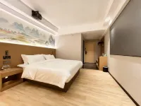 Qiyue Audio-Visual Hotel (Guilin Railway Station Two Rivers and Four Lakes)