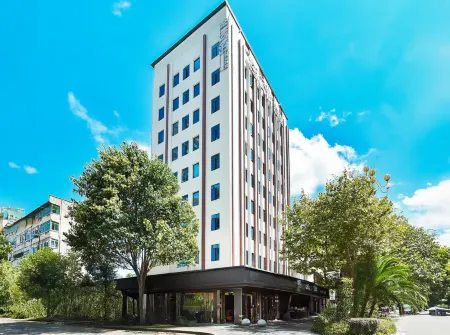 Yunbo·Fanjing Hotel (Gufu Street Branch, Anshun Old Town) Отели рядом с достопримечательностью «Nanma Square»