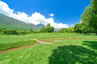 熾夢閣雪山觀景民宿(白沙古鎮店) 途居島玉龍雪山遊牧十里房車自駕露營地附近的飯店