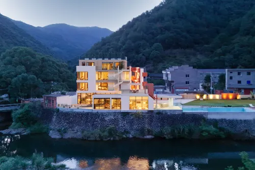 Floral Lux Hotel · Tara House