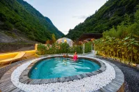 Mubar Cabin • Hot Spring Camping Homestay (Bipenggou Scenic Area Lixiaolu) - Romantic