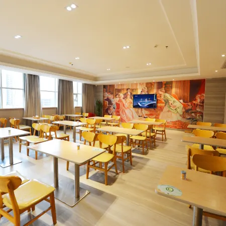 Vienna  Hotel（Pubei Investment Building Aoyuan Square）