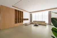 Pushu Four Seasons Hotel (Anshun Huangguoshu Avenue East Bus Station)