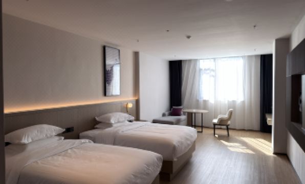 Lavande Hotel (Quanzhou Strait Sports Center Zhongjun World City Branch)