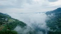 Huaying Shili Fangfei Hongyan Meicun
