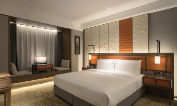 Wanda Yi, Xi'an Bell Tower The Linow