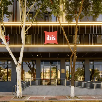 Ibis Hotel (Tianjin West Station Hebei Gongda Branch) โรงแรมใกล้ถนนเปิ่นซี