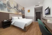 Tuke Light Stay Hotel (Weifang Railway Station North Square Taihua City Branch)