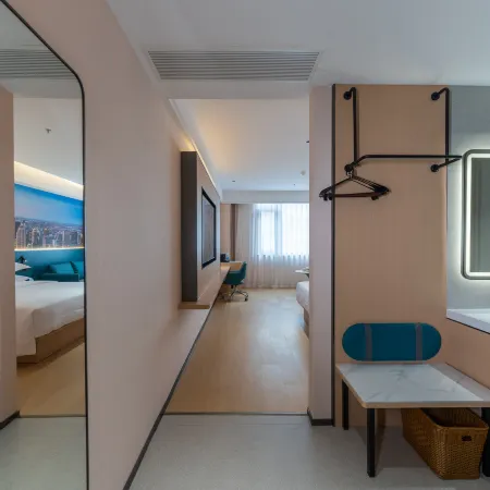 Zhuhai Delai Hotel (Lovers Middle Road Seaside Swimming Pool)