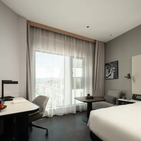Lhasa Potala Palace Square Jiangsu Road Atour Hotel