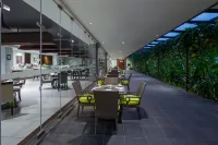 Hotel Santika Mataram Lombok - breakfast