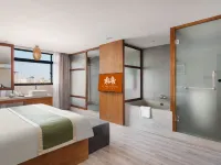 Monivong Clover Hotel Hotels near SETEC Institute