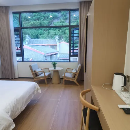 Yaojian Nuanyuan Guesthouse