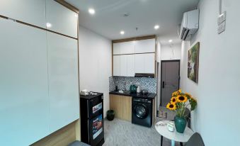 Aira Kim Ma Apartment