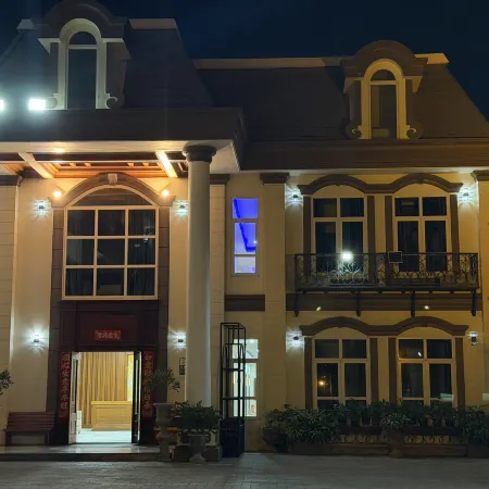 Hong Ye Yuan Tu Hotel Отели рядом с достопримечательностью «Храмовый комплекс Пха Тхат Луанг»